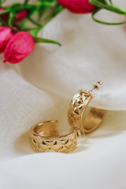 Gold Diamond Textured 1 Hoop Earring