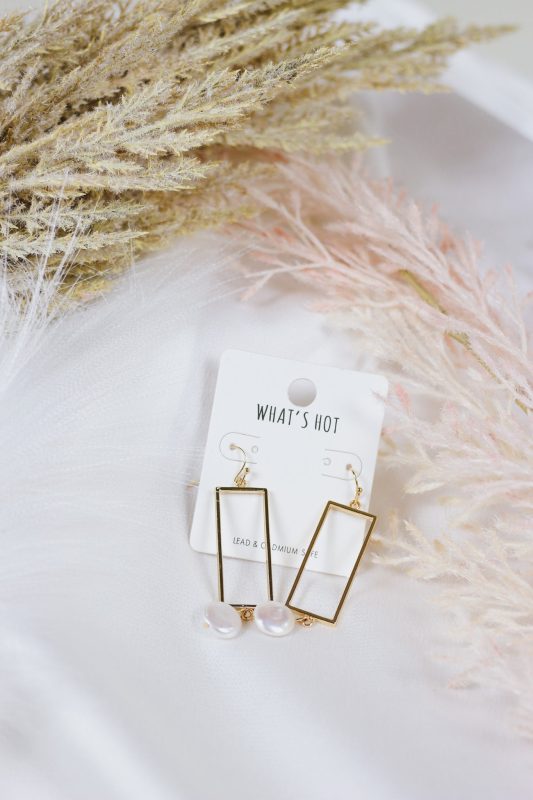 Open Gold Rectangle with Freshwater Pearl Drop 2 Earring
