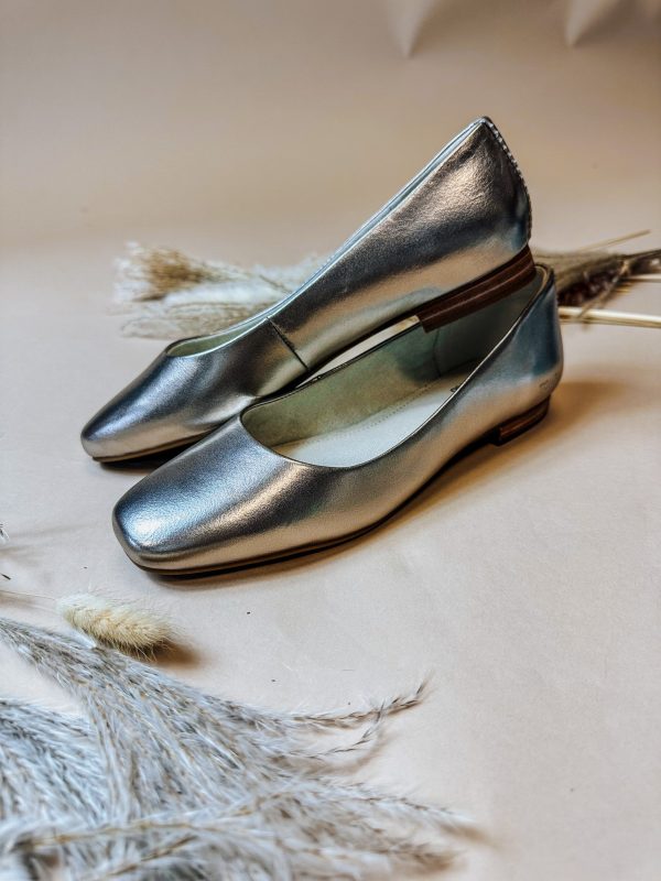 Women Briella Gold Leather Flat By Toms